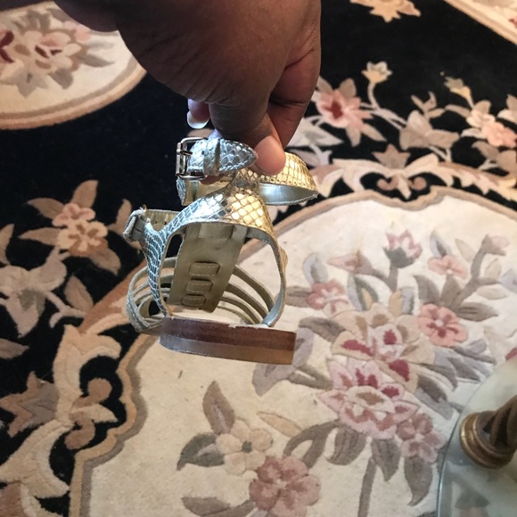 Gold snakeskin Nine West gladiator sandals - Picture 4 of 4